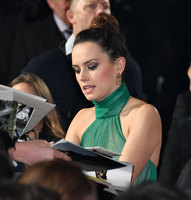 Daisy Ridley Longsleeve T-shirt #2843473