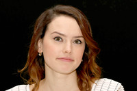 Daisy Ridley Longsleeve T-shirt #2843717