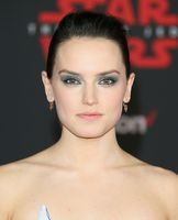 Daisy Ridley Longsleeve T-shirt #2937777