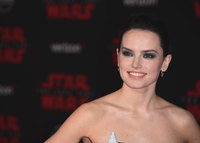 Daisy Ridley longsleeve t-shirt #2938790