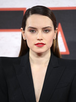 Daisy Ridley Longsleeve T-shirt #2989475
