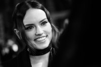 Daisy Ridley Longsleeve T-shirt #2989511
