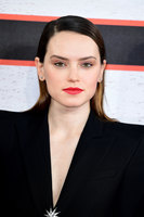 Daisy Ridley Longsleeve T-shirt #2989592