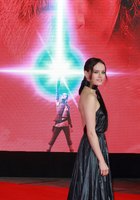 Daisy Ridley Longsleeve T-shirt #2989597