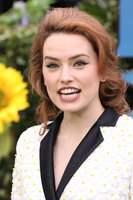 Daisy Ridley t-shirt #3167914
