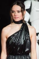 Daisy Ridley Longsleeve T-shirt #3194017