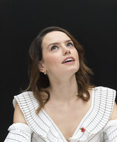 Daisy Ridley Longsleeve T-shirt #3224217