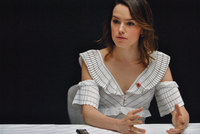 Daisy Ridley Longsleeve T-shirt #3224234