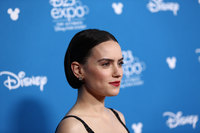 Daisy Ridley Longsleeve T-shirt #3850042