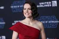 Daisy Ridley Longsleeve T-shirt #3910954