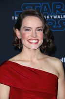 Daisy Ridley Longsleeve T-shirt #3910977