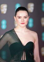 Daisy Ridley Longsleeve T-shirt #3934119