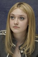 Dakota Fanning longsleeve t-shirt #2246017