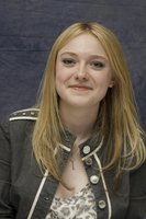 Dakota Fanning t-shirt #2246021