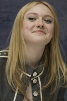 Dakota Fanning longsleeve t-shirt #2246028