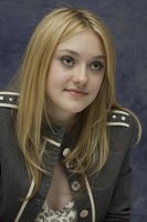 Dakota Fanning longsleeve t-shirt #2246036