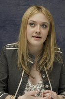 Dakota Fanning Sweatshirt #2246042