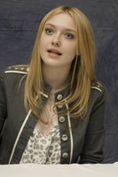 Dakota Fanning longsleeve t-shirt #2246049