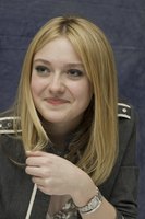 Dakota Fanning t-shirt #2246054