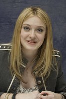 Dakota Fanning hoodie #2246056