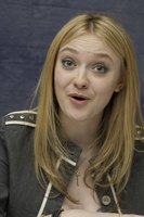 Dakota Fanning longsleeve t-shirt #2246058