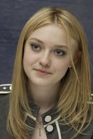 Dakota Fanning t-shirt #2246068