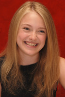 Dakota Fanning longsleeve t-shirt #2269407