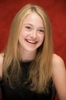 Dakota Fanning longsleeve t-shirt #2275277