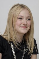 Dakota Fanning longsleeve t-shirt #2283724