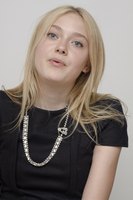 Dakota Fanning t-shirt #2283746