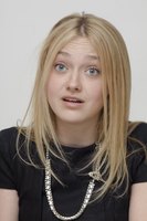 Dakota Fanning longsleeve t-shirt #2283749