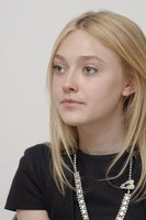 Dakota Fanning longsleeve t-shirt #2283751