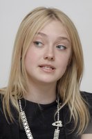 Dakota Fanning tote bag #G619885