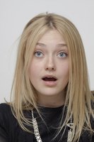 Dakota Fanning longsleeve t-shirt #2283761