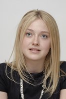 Dakota Fanning t-shirt #2283770