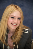 Dakota Fanning longsleeve t-shirt #2289867