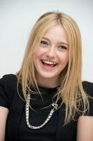 Dakota Fanning Sweatshirt #2289868