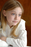 Dakota Fanning t-shirt #2407018