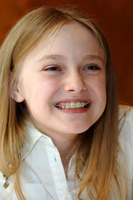 Dakota Fanning t-shirt #2407020