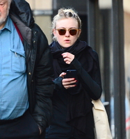 Dakota Fanning longsleeve t-shirt #2710794