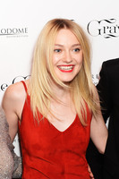 Dakota Fanning longsleeve t-shirt #2710839