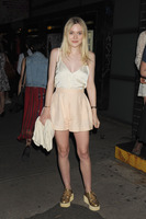 Dakota Fanning longsleeve t-shirt #2710876