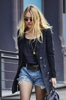 Dakota Fanning Sweatshirt #2710904