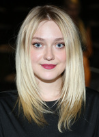 Dakota Fanning t-shirt #2710912