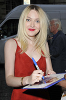 Dakota Fanning hoodie #2711003