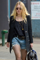 Dakota Fanning hoodie #2711100