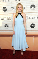 Dakota Fanning hoodie #3294354