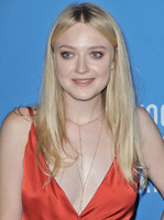 Dakota Fanning t-shirt #3785084