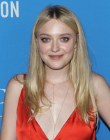 Dakota Fanning t-shirt #3785087
