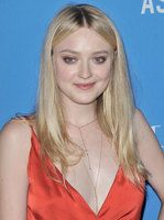 Dakota Fanning mug #G2402353